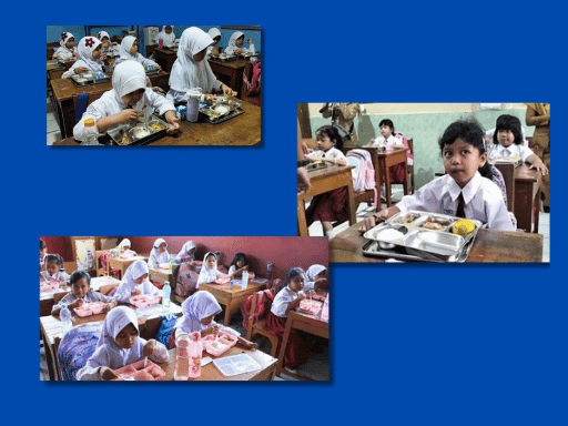 foto program makan gratis di sekolah dasar di indonesia